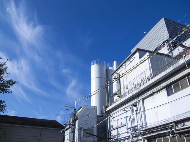 工場、製造業の人材不足の理由と影響と対策、人手を確保して解消する方法